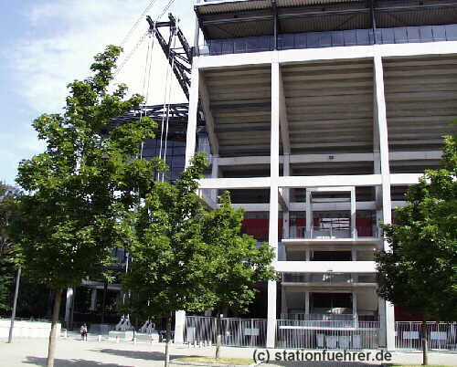 Rhein-Energie-Stadion linke Front