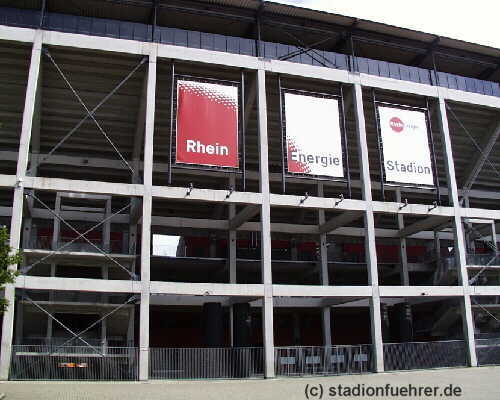 Rhein-Energie-Stadion Beflaggung